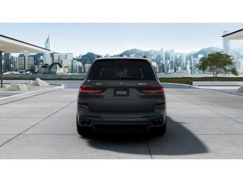 New 2026 BMW X7 M60i image 5