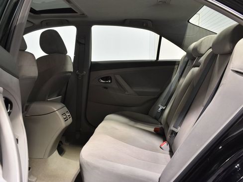 Used 2010 Toyota Camry Hybrid image 24