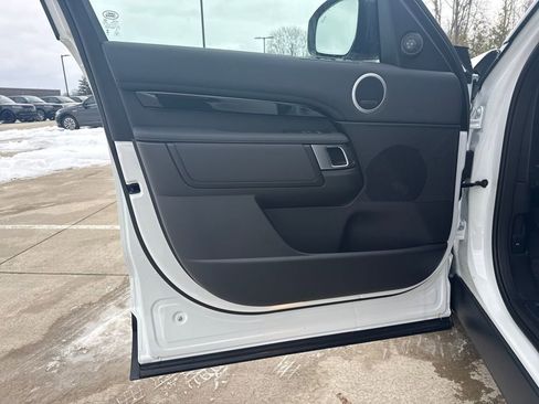 New 2026 Land Rover Discovery S image 10