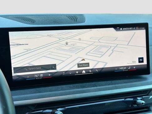 Used 2025 BMW X5 xDrive40i w/ M Sport Package image 33