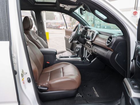 Used 2019 Toyota Tacoma Limited AWD/4WD image 56