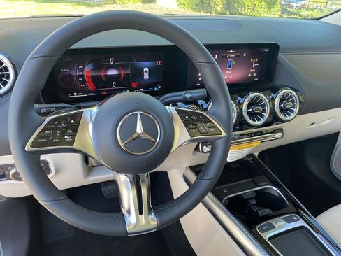 Used 2025 Mercedes-Benz GLA 250 image 40