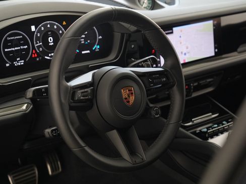 Used 2026 Porsche Cayenne GTS AWD/4WD image 19
