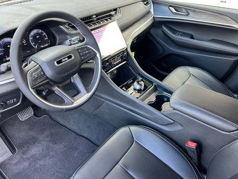 New 2025 Jeep Grand Cherokee Limited image 10