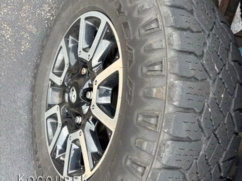 Used 2019 Toyota Tundra Limited w/ Limited Premium Package AWD/4WD image 11