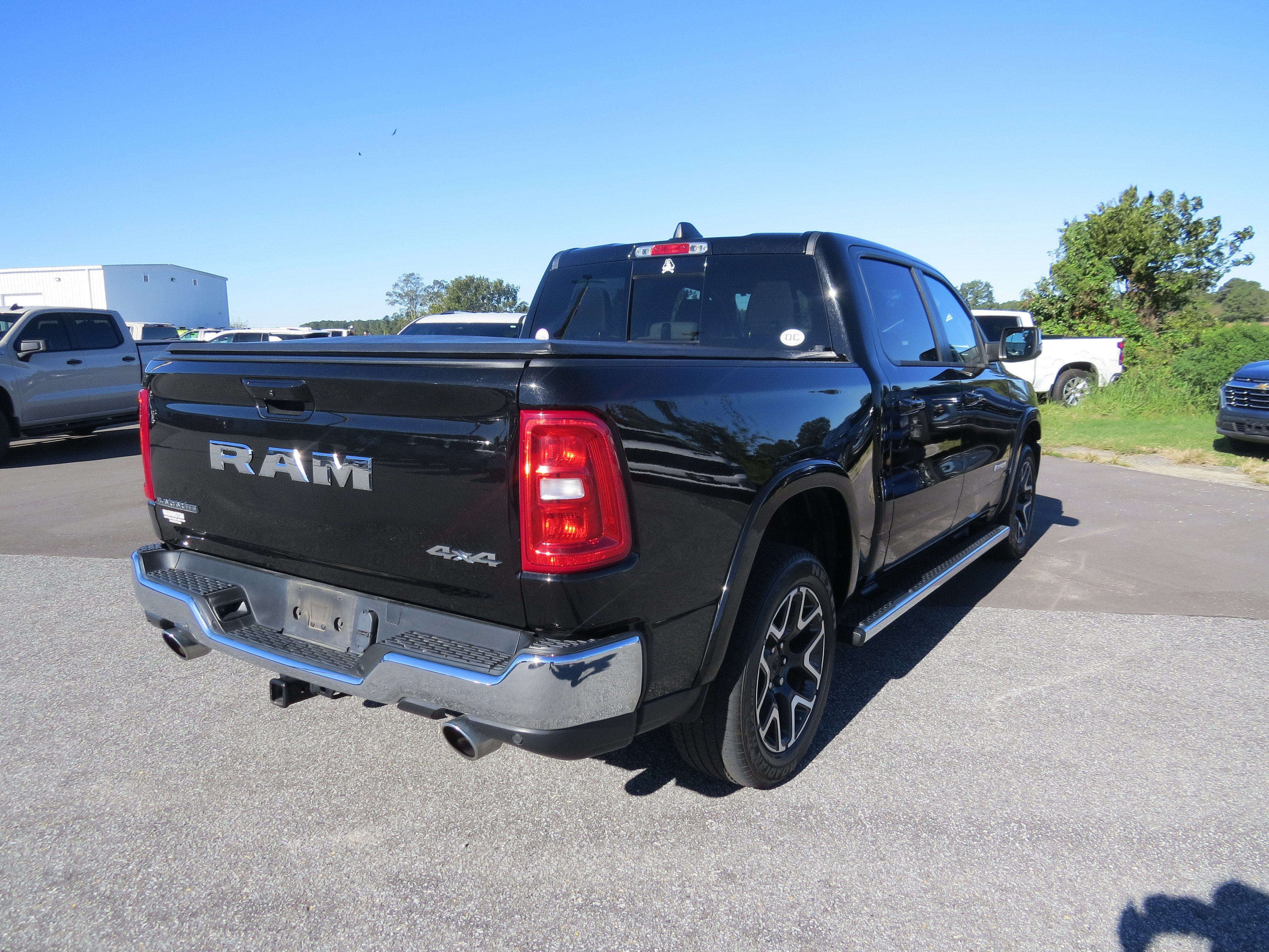 Used 2025 RAM 1500 Laramie AWD/4WD image 3