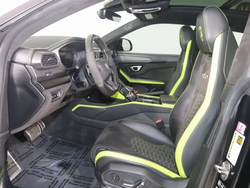Used 2022 Lamborghini Urus image 12
