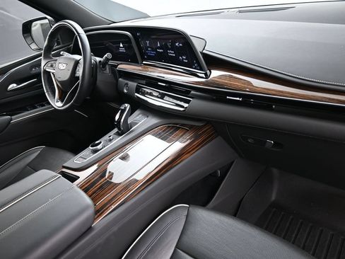 Used 2024 Cadillac Escalade ESV Premium Luxury RWD image 26