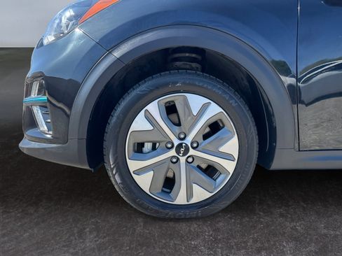 Used 2022 Kia Niro EX image 9