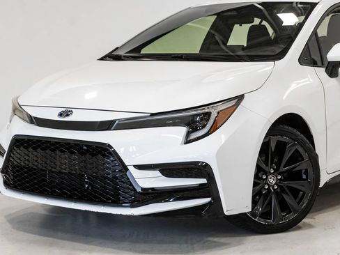 Used 2024 Toyota Corolla SE w/ SE Package AWD/4WD image 2