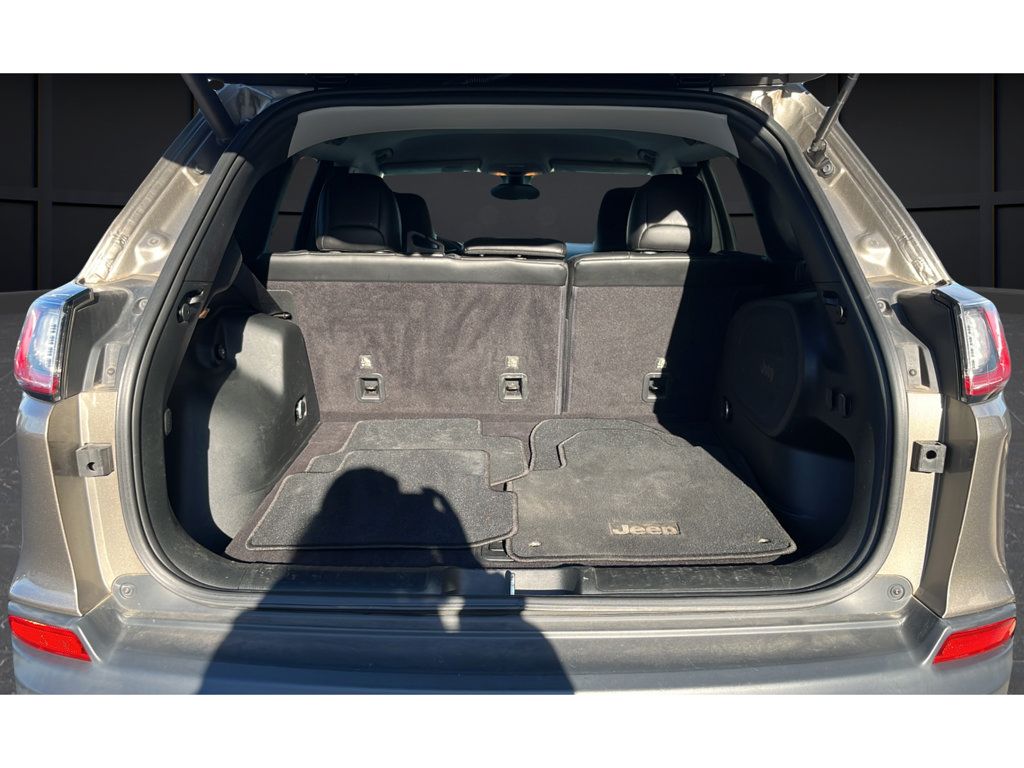 Used 2019 Jeep Cherokee Latitude Plus w/ Comfort/Convenience Group FWD image 25