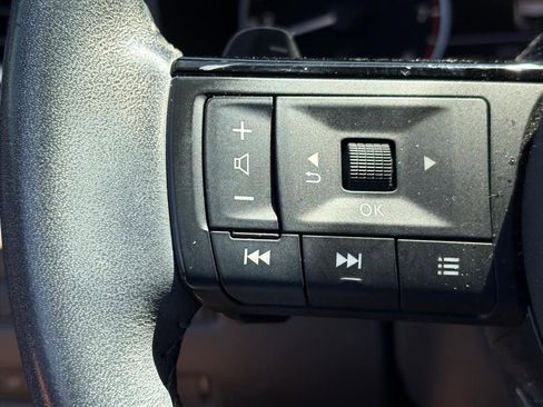 Used 2023 Nissan Rogue SV w/ SV Premium B Package image 9