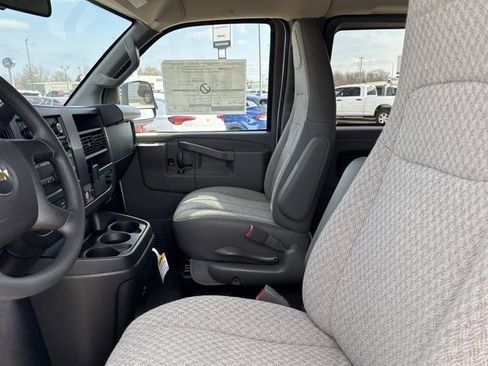 New 2025 Chevrolet Express 3500 LS image 5