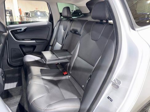 Used 2017 Volvo XC60 T6 Dynamic w/ Climate Package image 13