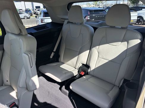 New 2026 Volvo XC90 B6 Ultra w/ Lounge Package image 18
