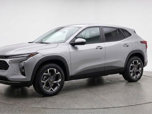 Used 2025 Chevrolet Trax LT w/ LT Convenience Package FWD image 3
