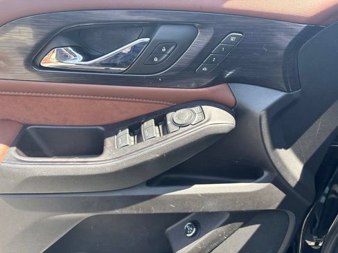 Used 2018 Chevrolet Traverse High Country AWD/4WD image 10