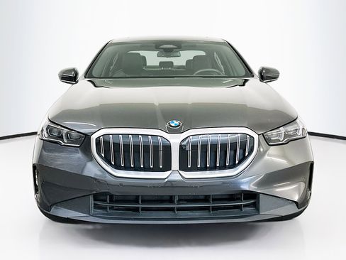 Used 2024 BMW 530i xDrive image 2