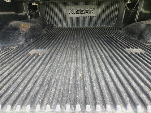 Used 2011 Nissan Frontier SV AWD/4WD image 7