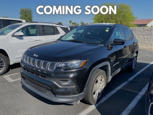Used 2022 Jeep Compass Latitude image 1