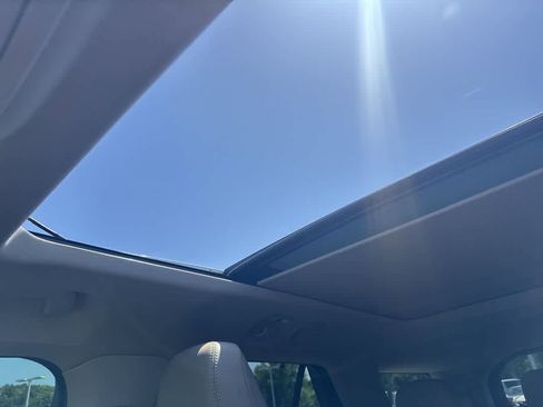 Used 2020 Ford Explorer Limited w/ Class III Trailer Tow Package RWD image 21