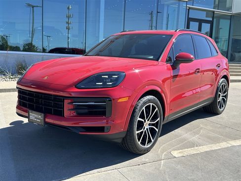 Certified 2024 Porsche Cayenne image 1