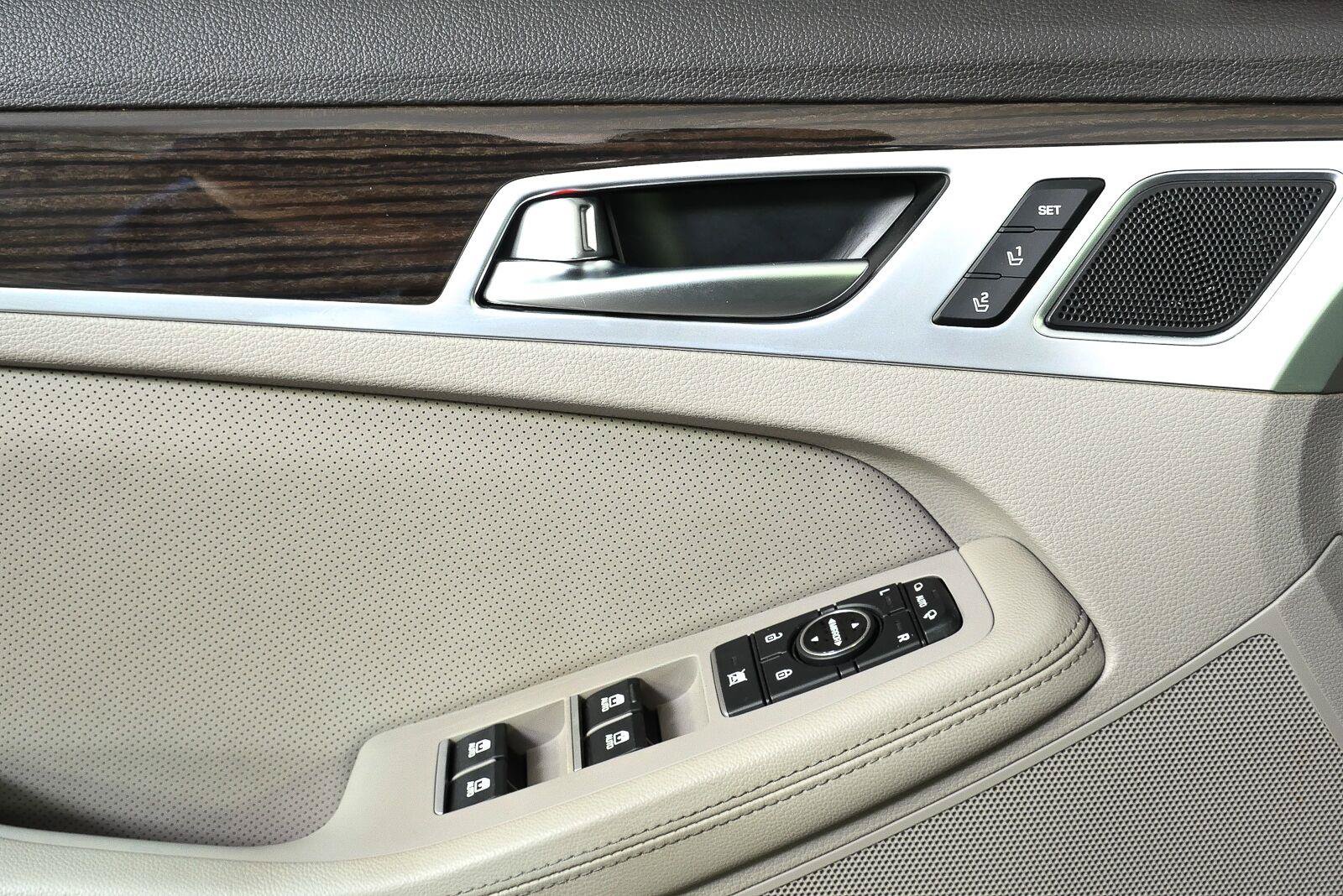Used 2018 Genesis G80 3.8 RWD image 7