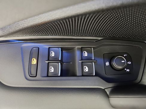 New 2026 Volkswagen Tiguan SE R-Line image 9