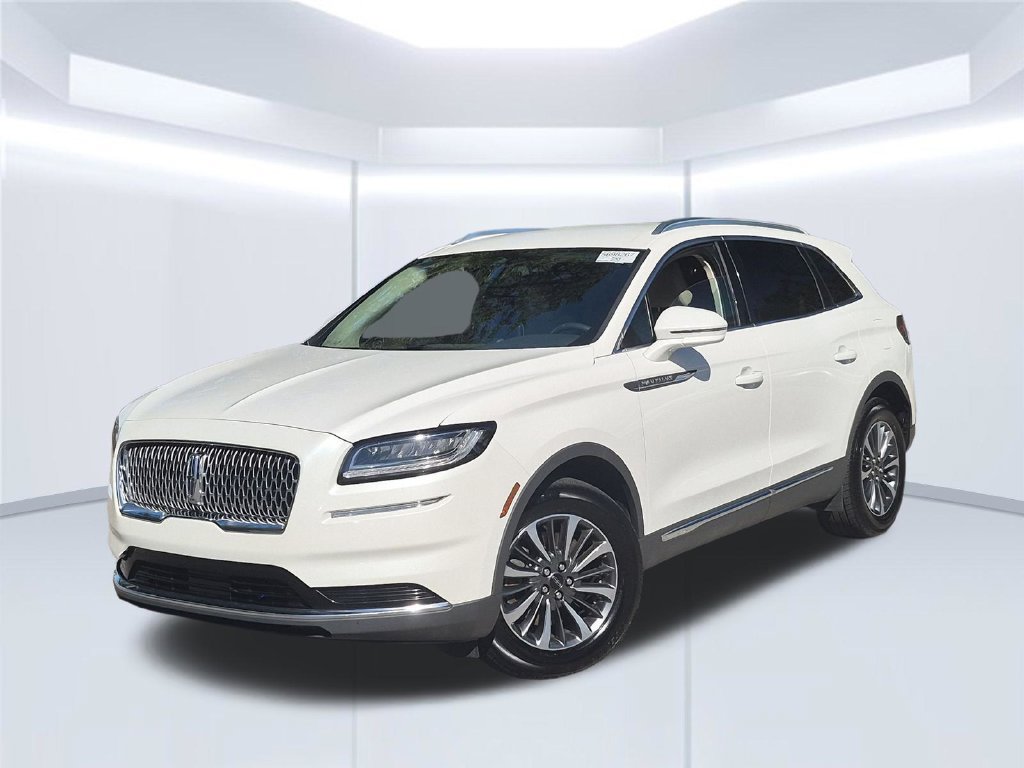 Used 2022 Lincoln Nautilus FWD w/ Premium Package image 2