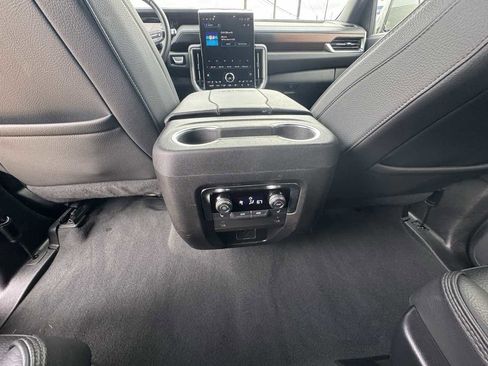 Used 2025 GMC Yukon Denali AWD/4WD image 30