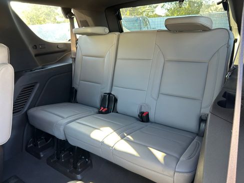 Used 2021 GMC Yukon SLT w/ SLT Luxury Package image 24