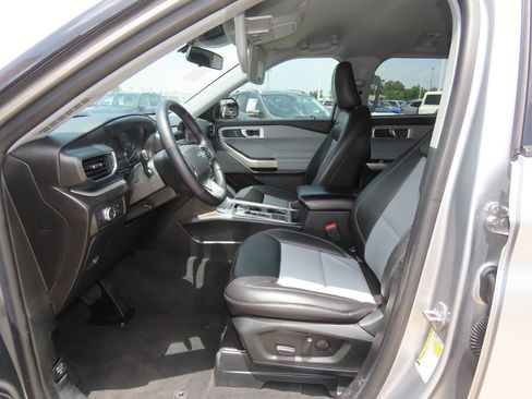 Used 2022 Ford Explorer XLT w/ Equipment Group 202A RWD image 26