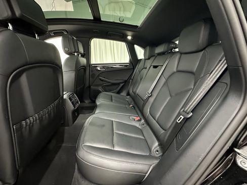 Certified 2025 Porsche Macan image 20