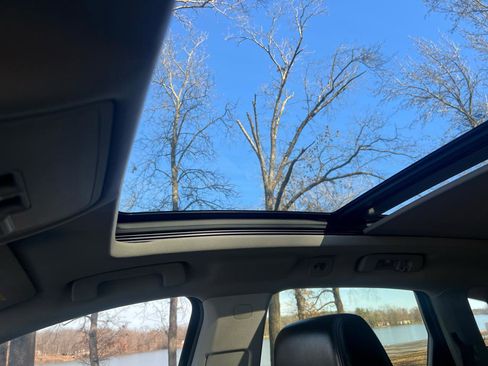 Used 2011 Cadillac SRX Luxury image 30