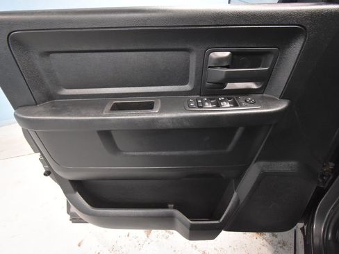 Used 2018 RAM 1500 Express w/ Express Value Package AWD/4WD image 4