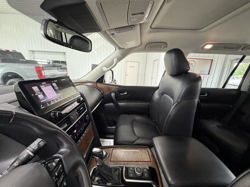 Used 2024 Nissan Armada SL w/ Captain's Chairs Package AWD/4WD image 33
