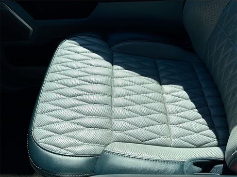 Used 2023 Ford F150 Limited image 22