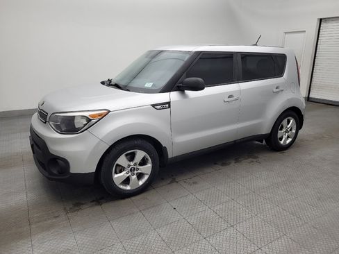 Used 2017 Kia Soul w/ Convenience Package image 2