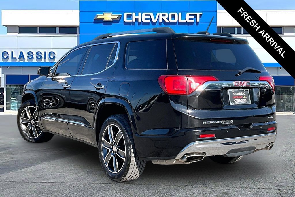 Used 2018 GMC Acadia Denali w/ Technology Package AWD/4WD image 3