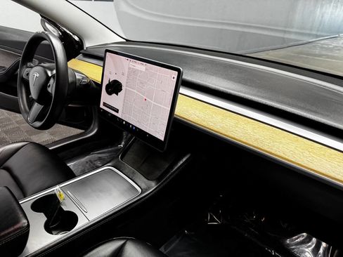 Used 2021 Tesla Model 3 Standard Range Plus image 50