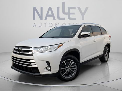 Used 2019 Toyota Highlander XLE FWD image 1