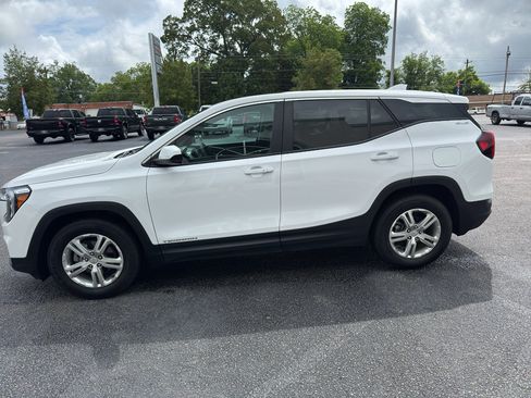 Used 2024 GMC Terrain SLE FWD image 6