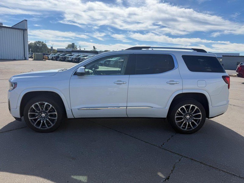 Used 2022 GMC Acadia Denali w/ Denali Ultimate Package FWD image 4