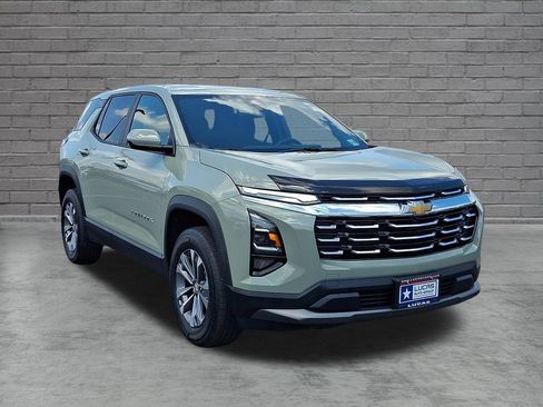 Used 2025 Chevrolet Equinox LT FWD image 2