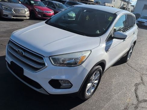 Used 2017 Ford Escape SE AWD/4WD image 4