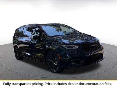 Used 2025 Chrysler Pacifica Limited
