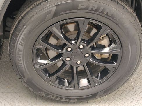 Used 2023 Jeep Cherokee Altitude Lux image 31