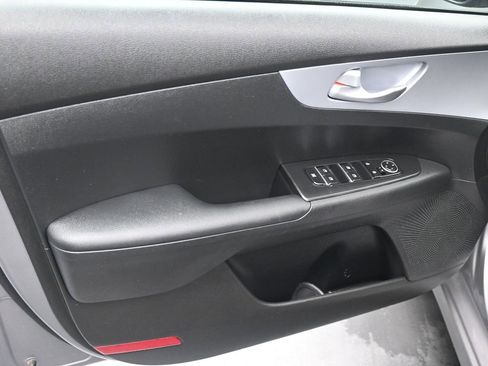 Used 2023 Kia Forte LXS w/ LXS Technology Package image 5