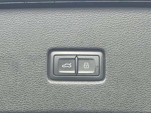 Used 2019 Audi Q8 Prestige image 27