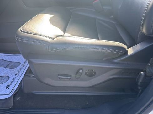 Used 2025 Ford Expedition Platinum w/ Driver's Package image 7